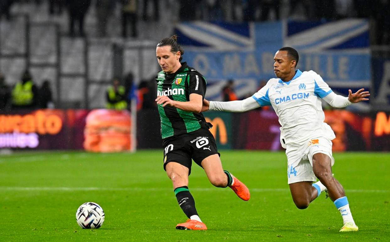 法甲最新积分榜更新：巴黎重夺榜首，马赛强势助攻